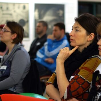 Frauen in Nahaufnahme bei einem Workshop